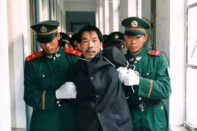 #南方周末#警察与悍匪法子英枪战的门道