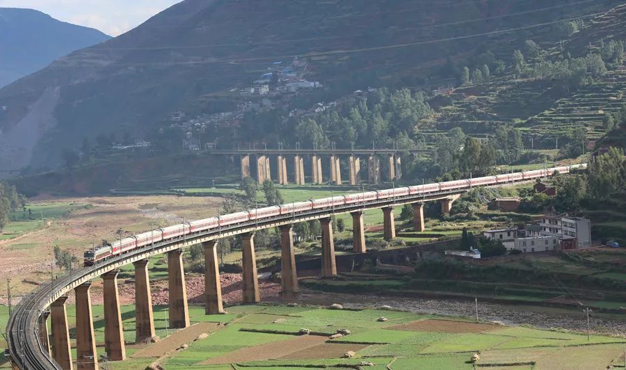 伴公汀■【伴公汀】“好人好马上三线，备战备荒为人民”：激情燃烧的三线建设