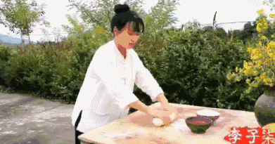 「中国新闻网」我为什么这么喜欢李子柒？网友这样说……