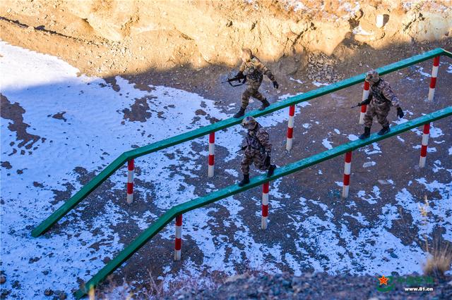 【中国军网】雪野大练兵！这个旅向极限训练要战斗力