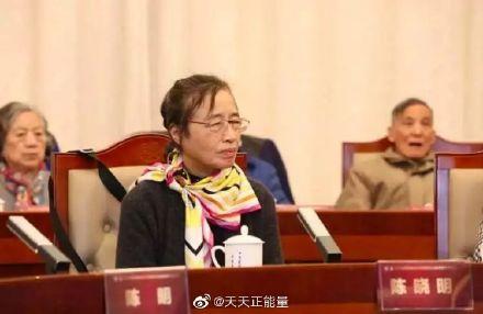 「光明网」夫妻俩乘地铁回母校捐了一个亿！这才是真正的富有