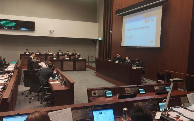 新京报@港铁：共有147个车站70辆列车受损，修复预计花5亿