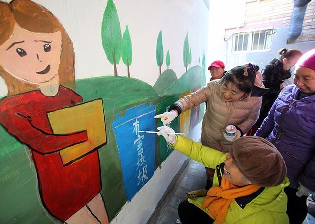 [新京报]礼士胡同居民齐动手“垃圾分类”画上墙