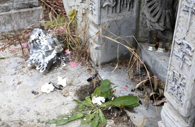 「中国经济网」网红直播污损坟墓、大玩“变态”惩罚遭网友举报