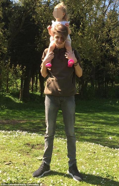 「海外网」只因迅速回头 英国年仅17岁的军校生中风死亡