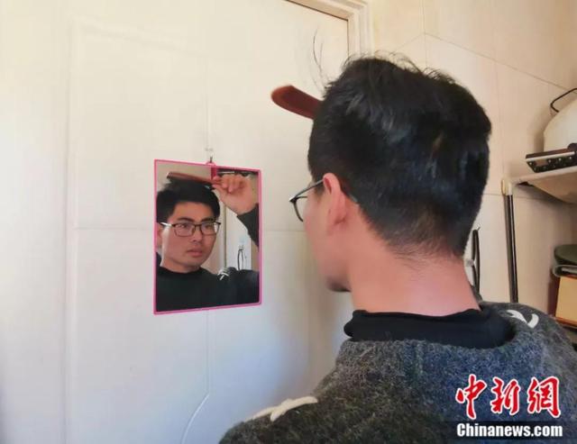 [环球网]独腿独臂送外卖，“90后”小伙公开征婚引全网站台