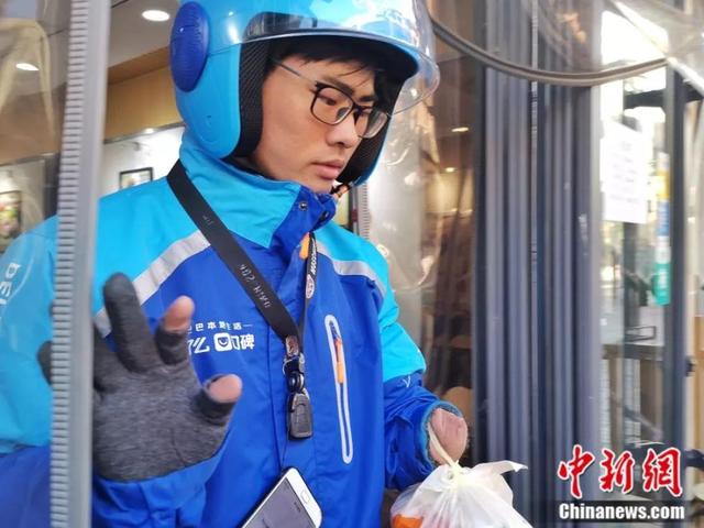 [环球网]独腿独臂送外卖，“90后”小伙公开征婚引全网站台