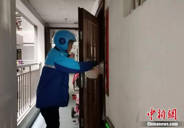 [环球网]独腿独臂送外卖，“90后”小伙公开征婚引全网站台