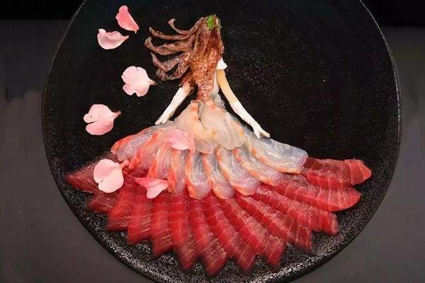 别人家的老爸!他用生鱼片给家人拼出绝美摆盘,网友羡慕不已