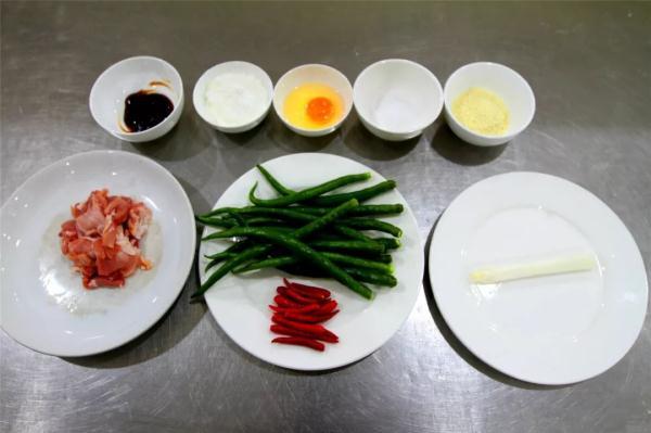 #光明网#炊事班丨这样做尖椒小炒肉，不要太美味