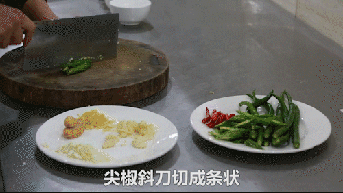 #光明网#炊事班丨这样做尖椒小炒肉，不要太美味