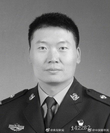 「光明网」80后民警执法时因公牺牲 转发，送送他