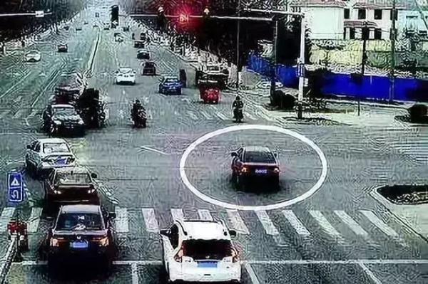【光明网】“闯黄灯”失败是走？还是停？有答案啦