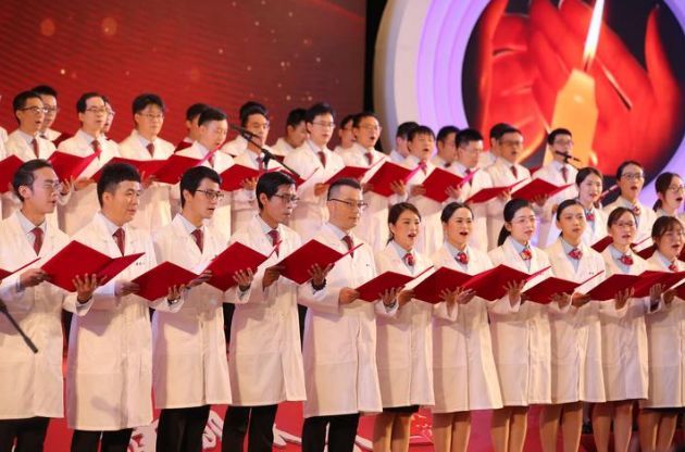 【钱江晚报】一家三代都是浙二医生，小孩子发烧怎么办？对话让人意外