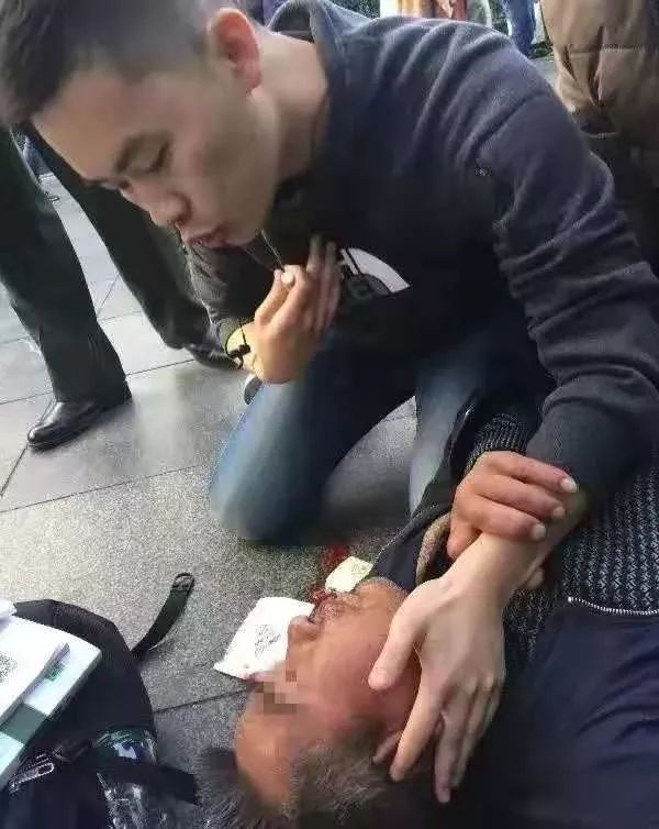 「人民武警」熄灯号丨戴上上士警衔，有了父亲当年的模样