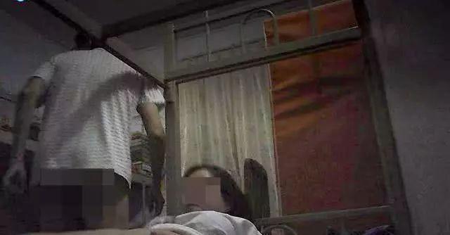 中国经济网■6旬男医生让女患者脱衣“输阳气”：我也脱 全心治疗