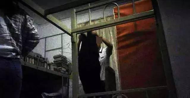 中国经济网■6旬男医生让女患者脱衣“输阳气”：我也脱 全心治疗