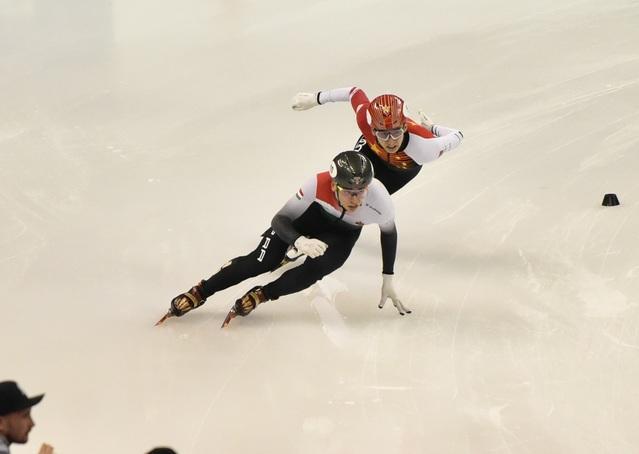 「中青在线」短道速滑世界杯上海站武大靖带伤拼下一银