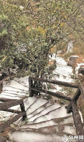 [台海网]九仙山上踏雪赏雾凇 周末泉州依旧“速冻”