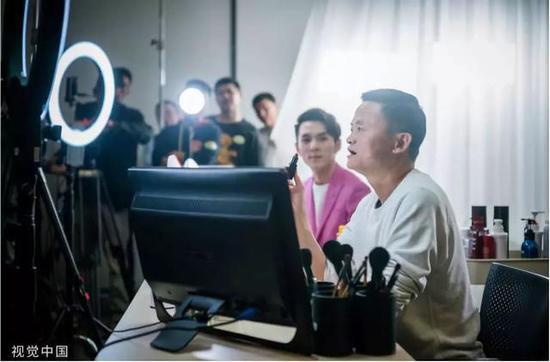 中国经济网■处在市场风口的李佳琦 如今站在了命运的十字路口