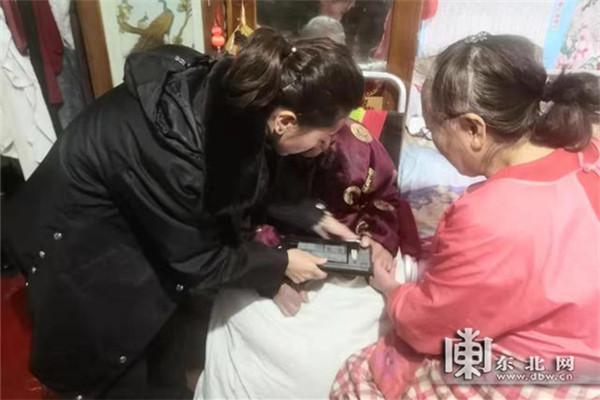 #东北网#困难群众足不出户办证件冰城民警服务进家门获称赞