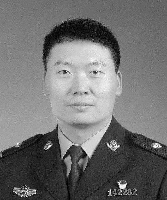环球网■送别！37岁民警牺牲，执法仪拍下的最后一刻让人心痛