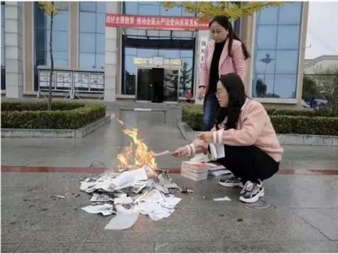 「新京报」新京报：图书馆“焚书” 要经得起文明和法律审视