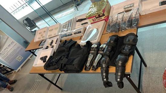 [环球时报]港警凌晨突袭缴获真枪 暴徒计划极其歹毒