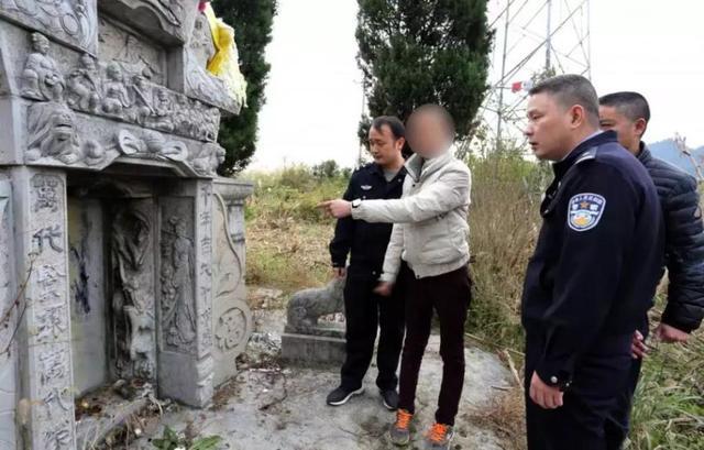 #上观新闻#无底线！这群“网红”直播pk，输了去墓碑刻字……被行拘
