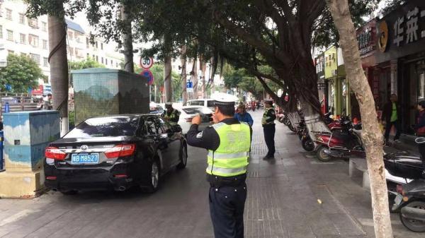 「光明网」东方交警依托“路长制”勤务模式查处违法行为8294起