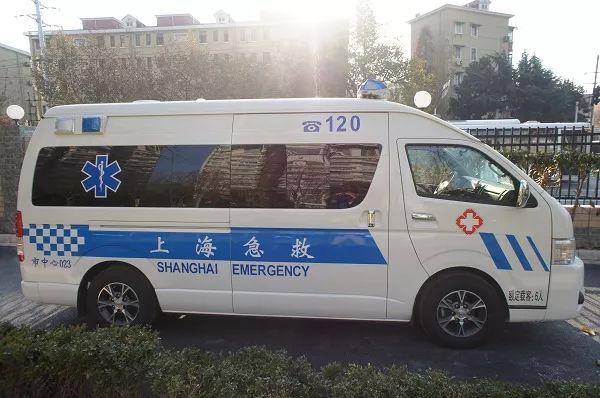 「荆楚网」救护车接机秒变“购物车”？当事方出来认领了