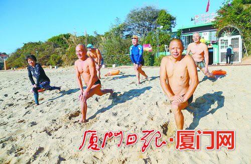[光明网]大雪节气冬泳 他们直喊过瘾