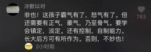 「光明网」母子俩出车祸，孩子爬起第一件事，出乎意料