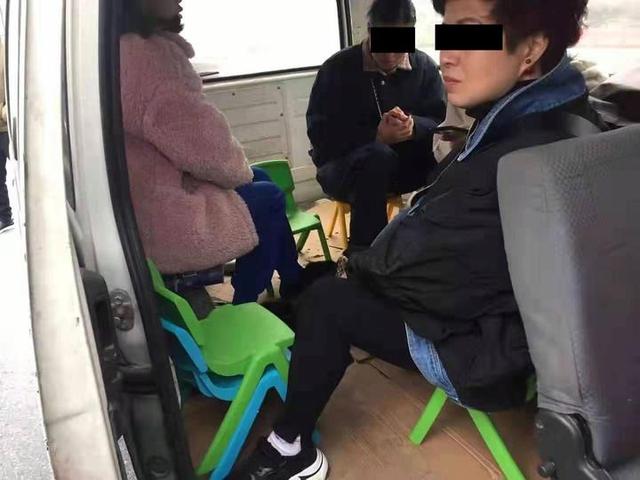 [中国青年网]车内究竟藏着什么？高速上见民警，司机为何如何慌张