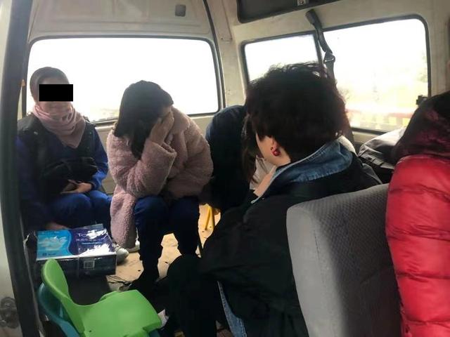 [中国青年网]车内究竟藏着什么？高速上见民警，司机为何如何慌张