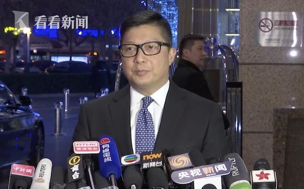 「看看新闻」港警“一哥”邓炳强离京前透露返港后警方策略：刚柔并济
