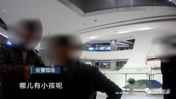 「光明网」“叔叔阿姨在干嘛？”女儿提问后，宝爸尴尬劝阻公然亲热的情侣，不料……