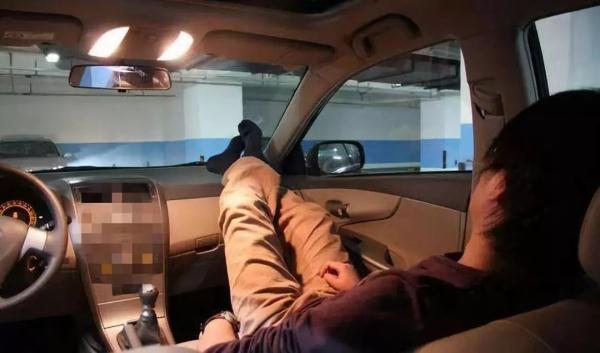 [光明网]悲！男子车内睡觉，第二天被发现身亡……千万别再这样做了