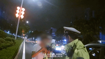 光明网■吉大女子家里大吵一架，寒风中穿短袖跑去拱北被抓！可怜女儿等她……