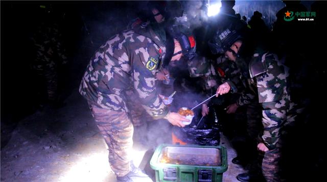 「中国军网」天寒地冻 锤炼精兵｜直击魔鬼周极限训练