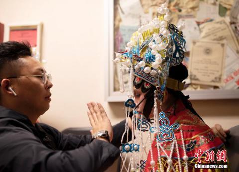 [中青在线]爱唱京剧的美国“吉祥”姐妹花