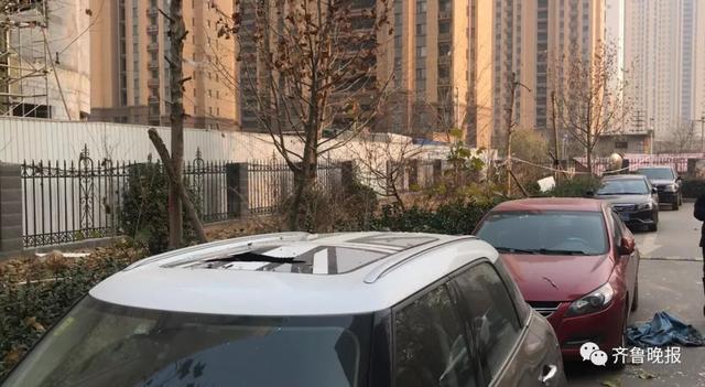 [中国经济网]家中天然气爆炸，男子从六楼被炸飞到楼下，手里还夹着一根烟