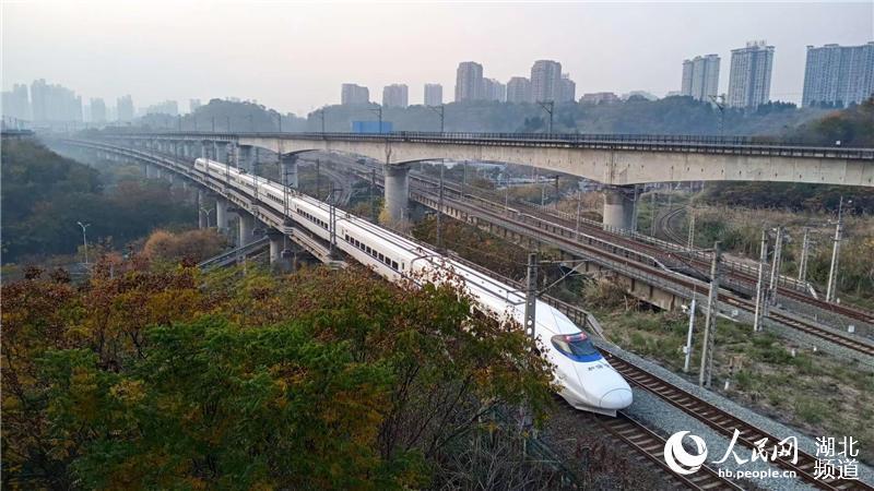 #人民网-湖北频道#湖北武汉：打造“精品”列车 服务元旦假期铁路运输