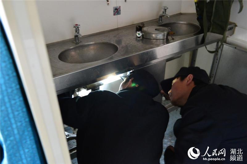 #人民网-湖北频道#湖北武汉：打造“精品”列车 服务元旦假期铁路运输