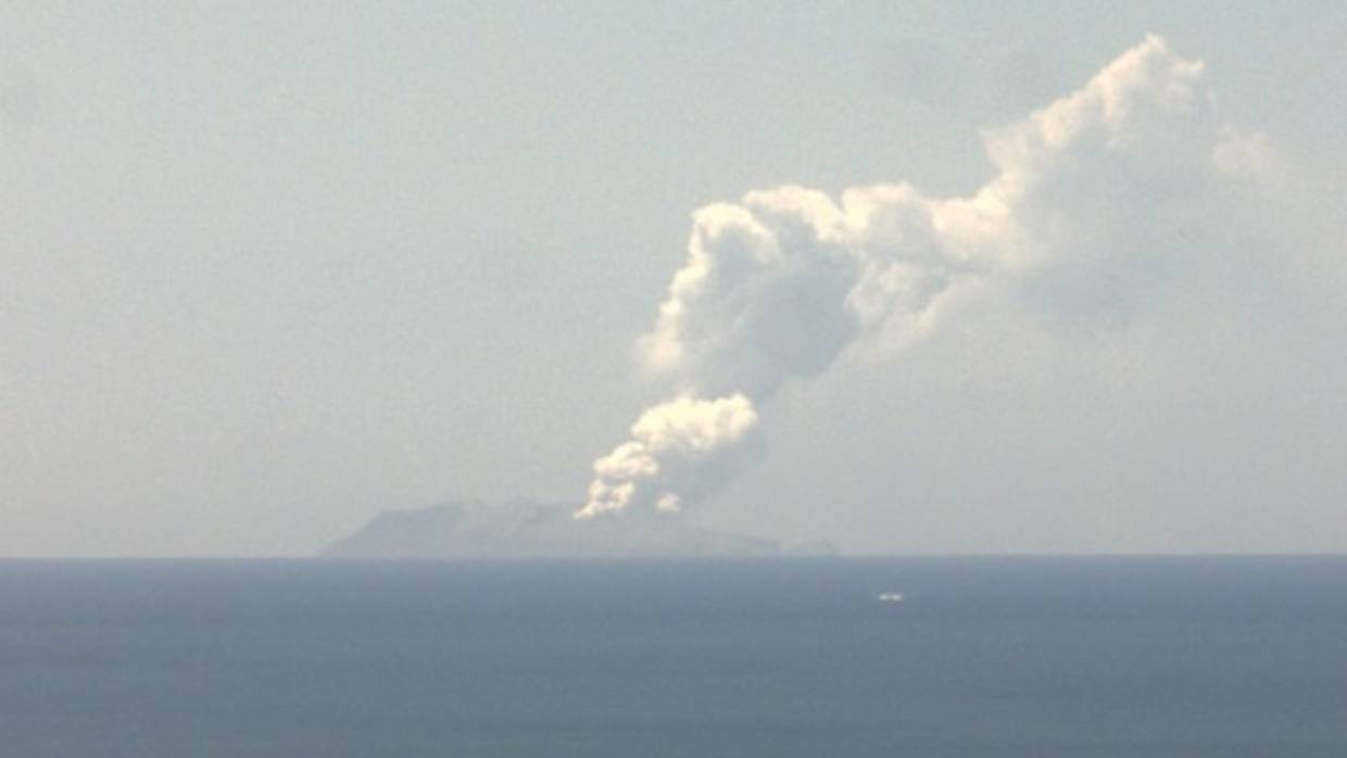 【海外网】快讯！新西兰白岛发生火山喷发 或造成数十人受伤