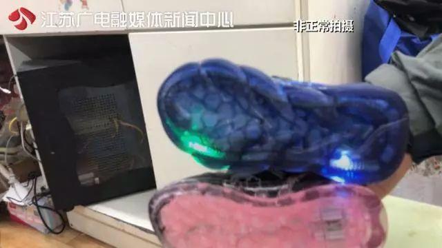 #中国经济网#家长注意了！孩子爱穿的这种鞋竟然在家着火了