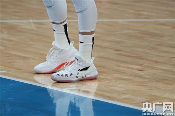 央广网@CBA联赛北京首钢队主场悼念球员吉喆