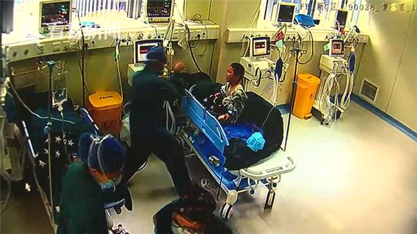 【中国经济网】3岁男童手术后大哭 麻醉师秒变“美猴王”暖心安抚