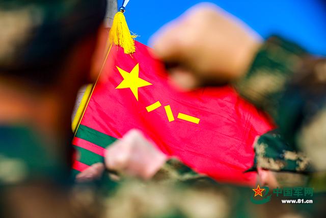 「中国军网」大漠戈壁寒风瑟瑟 训练场上新兵虎气十足