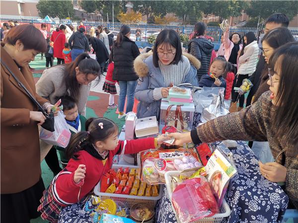 [中国江苏网]苏州车坊幼儿园爱心义卖为山区孩子送温暖